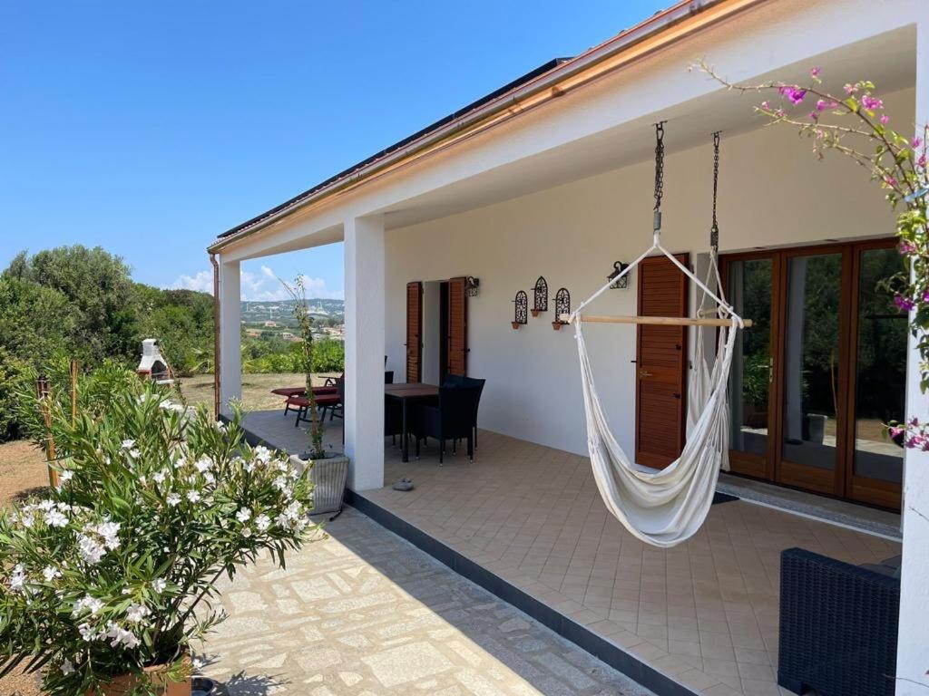 La Piana Holiday House Bassacutena Bagian luar foto