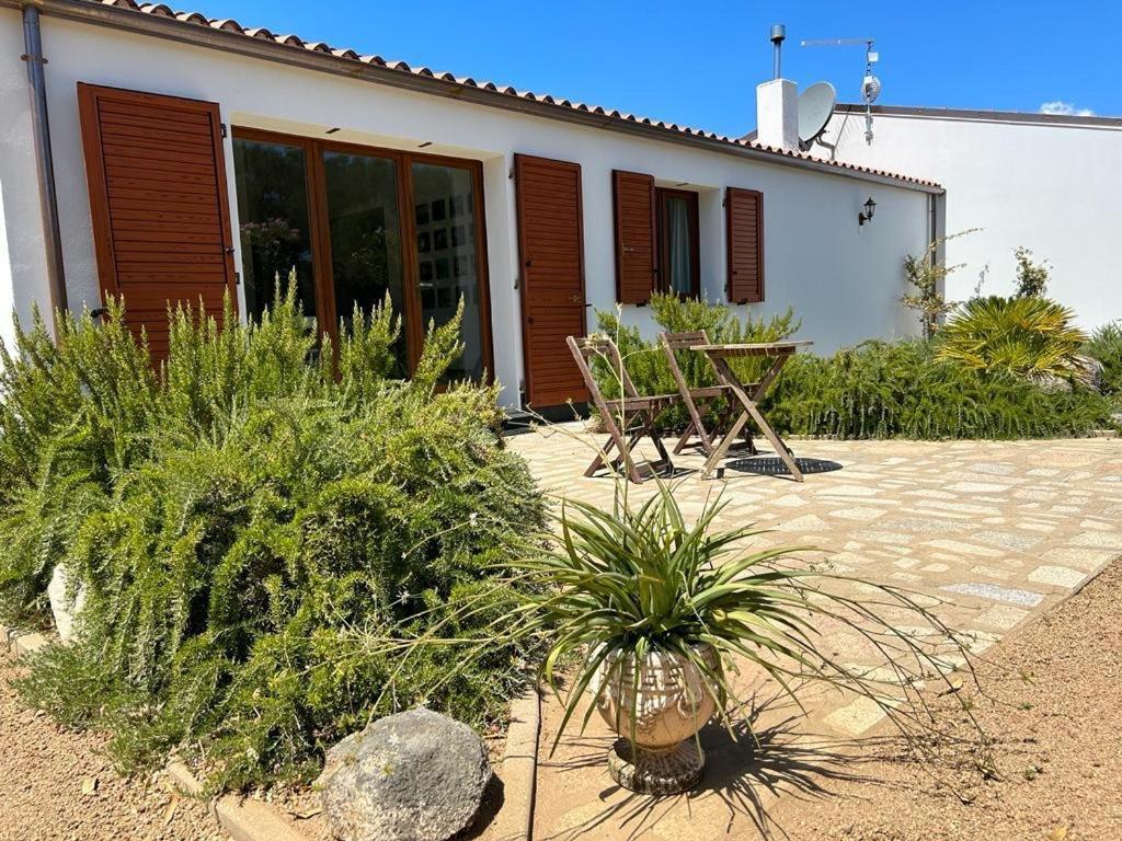 La Piana Holiday House Bassacutena Bagian luar foto