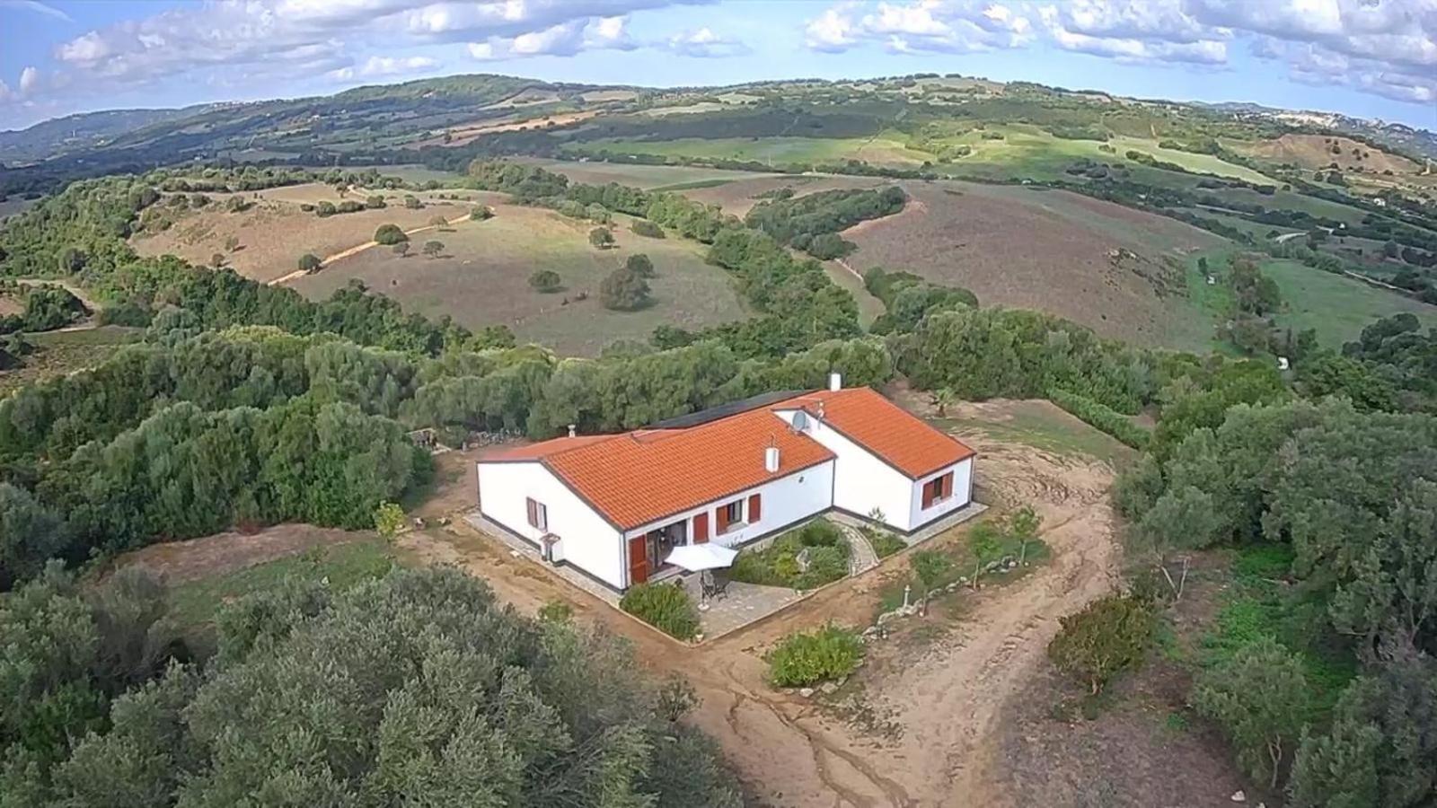 La Piana Holiday House Bassacutena Bagian luar foto