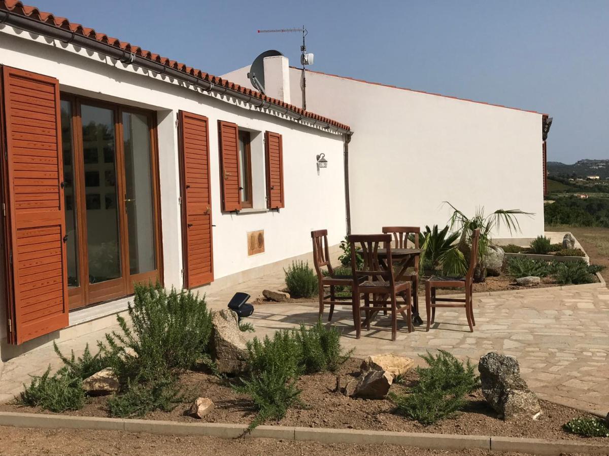 La Piana Holiday House Bassacutena Bagian luar foto